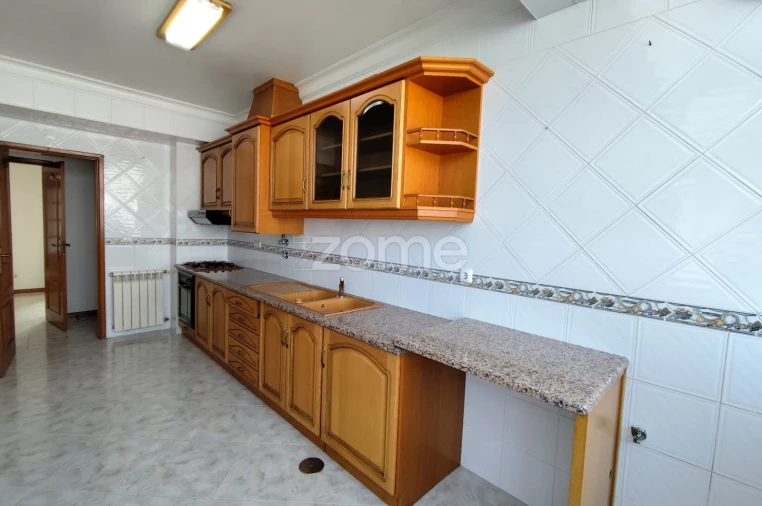 Apartamento T3 para Arrendamento em Pombal Foto 5