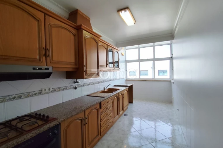 Apartamento T3 para Arrendamento em Pombal Foto 6