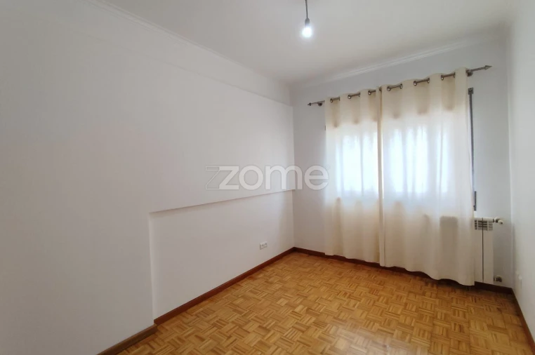 Apartamento T3 para Arrendamento em Pombal Foto 8