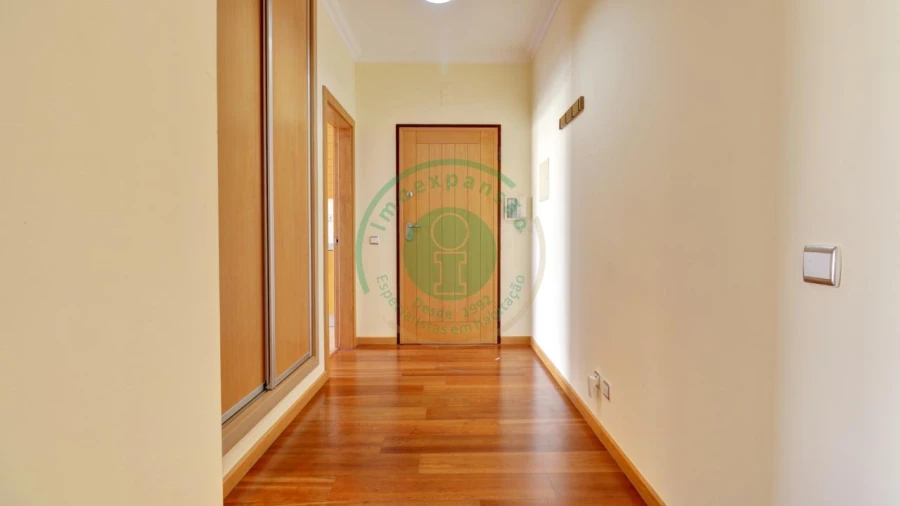 Apartamento T2 para Arrendamento em Tavarede Foto 6