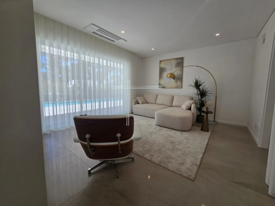 Moradia T5 para Venda em Charneca de Caparica e Sobreda Foto 15