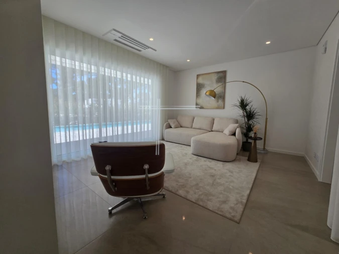 Moradia T5 para Venda em Charneca de Caparica e Sobreda Foto 15