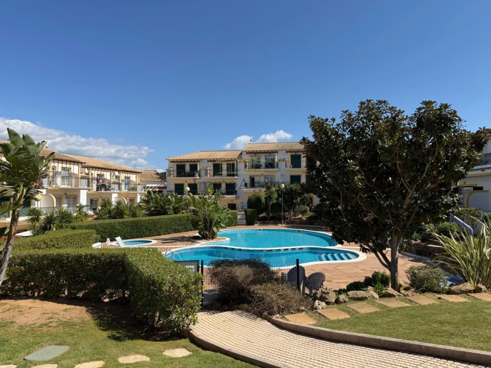 Apartamento T1 para Venda em Guia Foto 1