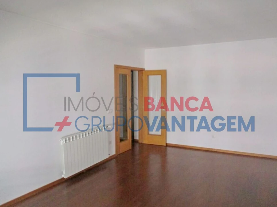 Apartamento T2 para Venda em Oliveira do Douro Foto 2