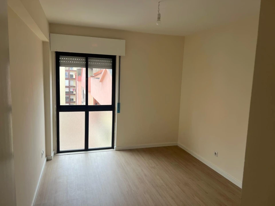 Apartamento T2 para Venda em Algueirão-Mem Martins Foto 1