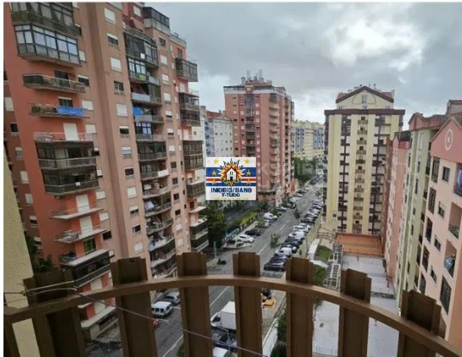 Apartamento T2 para Venda em Algueirão-Mem Martins Foto 1