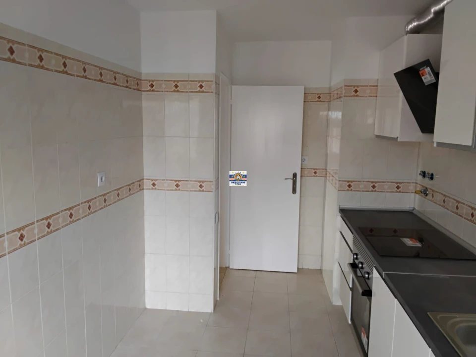 Apartamento T2 para Venda em Algueirão-Mem Martins Foto 5