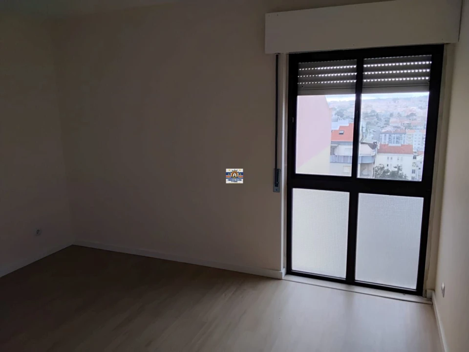 Apartamento T2 para Venda em Algueirão-Mem Martins Foto 14