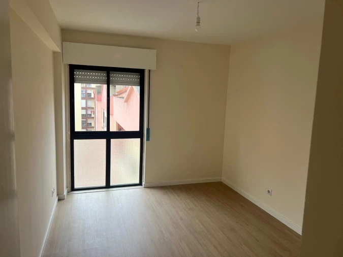 Apartamento T2 para Venda em Algueirão-Mem Martins Foto 3