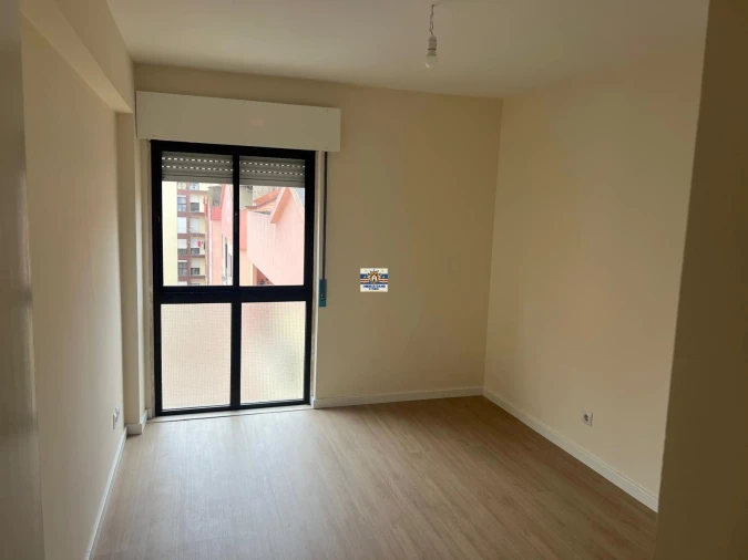 Apartamento T2 para Venda em Algueirão-Mem Martins Foto 8