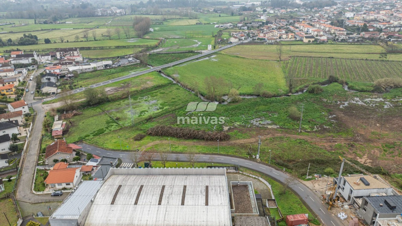 Moradia T3 para Venda em Mire de Tibães Foto 17