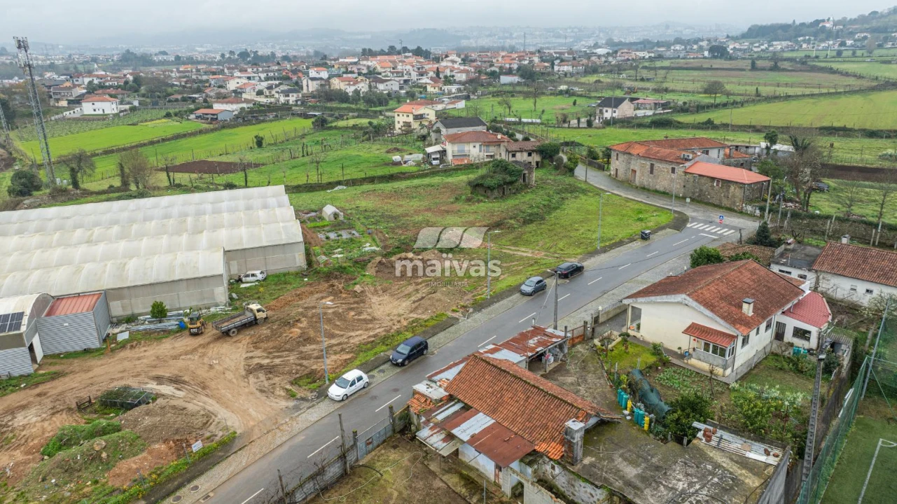 Moradia T3 para Venda em Mire de Tibães Foto 22