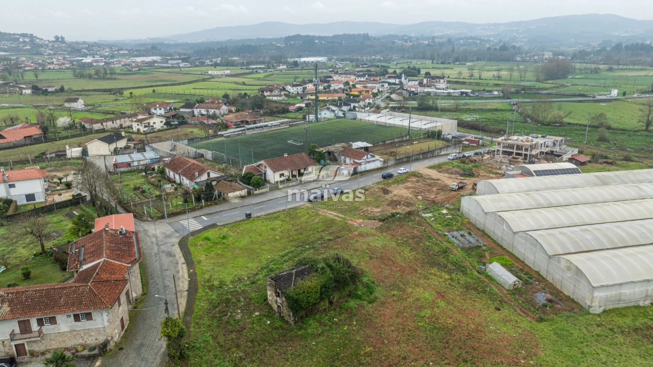 Moradia T3 para Venda em Mire de Tibães Foto 24