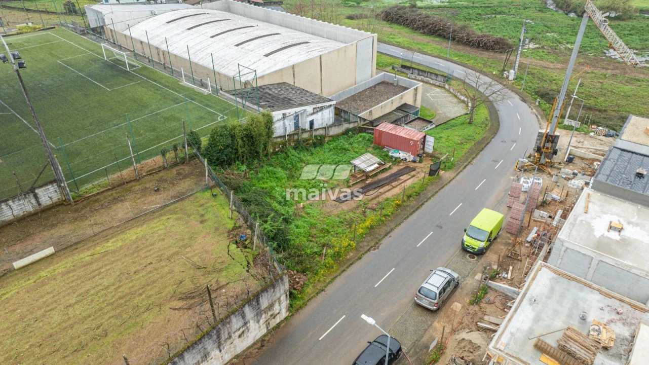 Moradia T3 para Venda em Mire de Tibães Foto 28