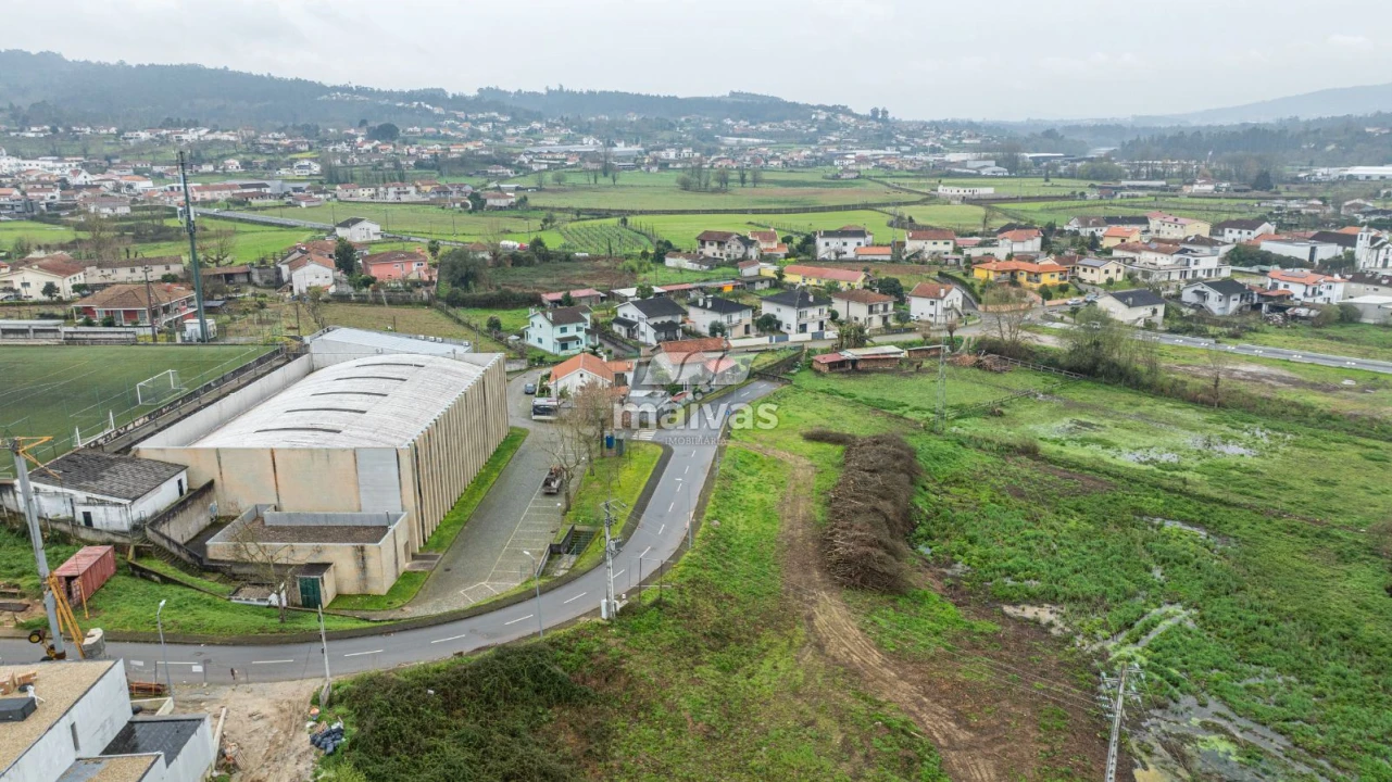 Moradia T3 para Venda em Mire de Tibães Foto 30