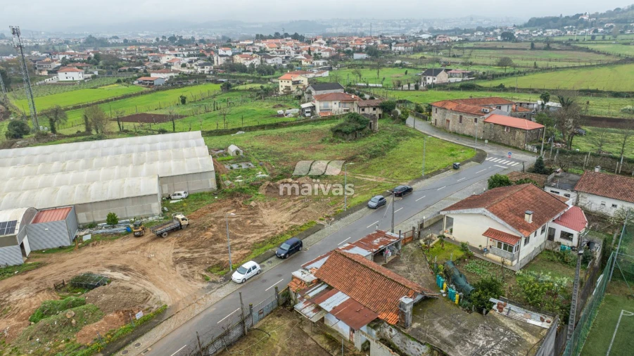 Moradia T3 para Venda em Mire de Tibães Foto 22