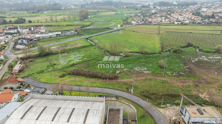 Moradia T3 para Venda em Mire de Tibães Foto 26