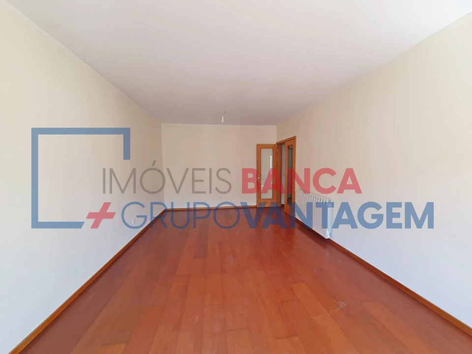 Apartamento T2 para Venda em Oliveira do Douro Foto 4