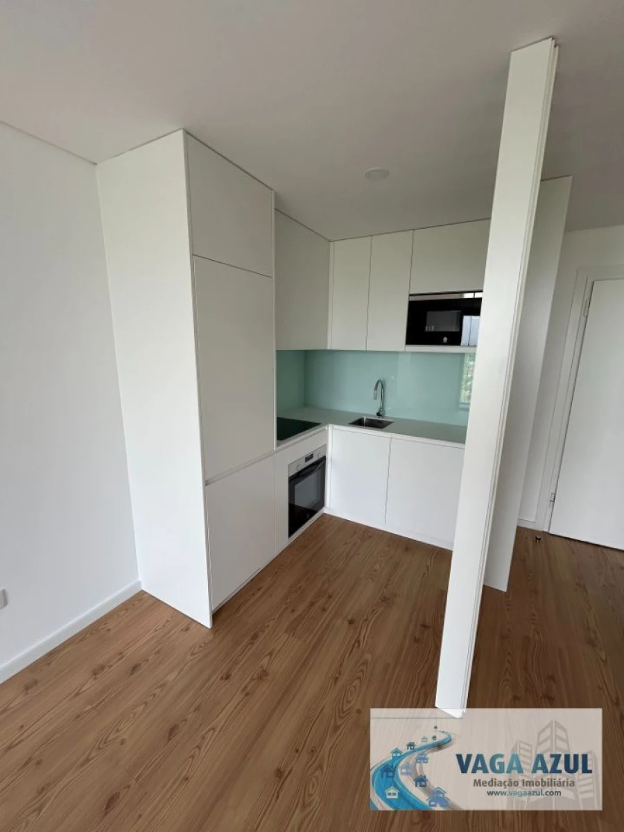 Apartamento T1 para Arrendamento em Paranhos Foto 3