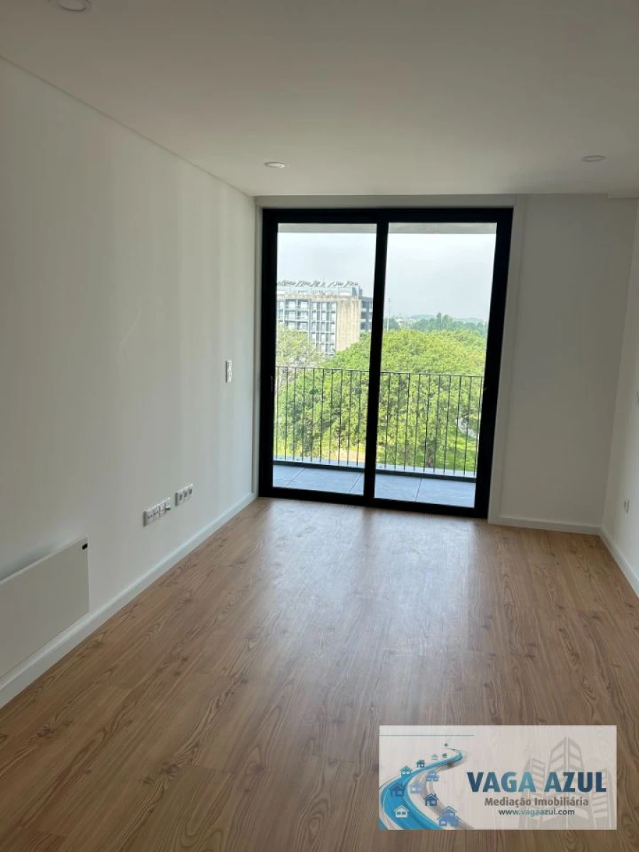Apartamento T1 para Arrendamento em Paranhos Foto 4