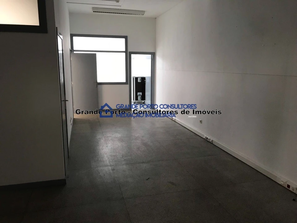 Armazém para Arrendamento em Paranhos Foto 3