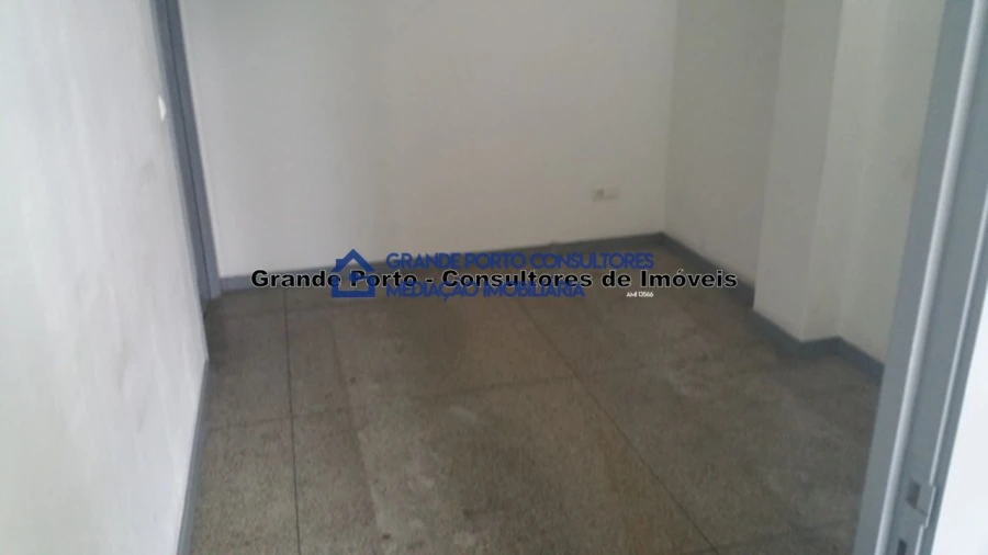 Armazém para Arrendamento em Paranhos Foto 7