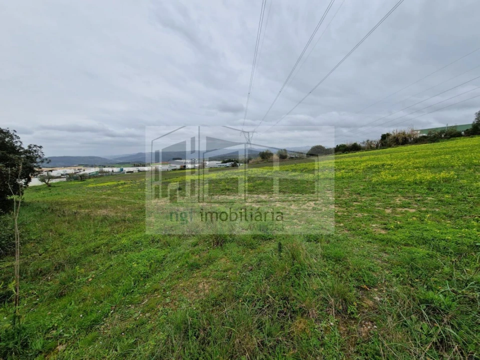Terreno para Venda em Santiago dos Velhos Foto 1