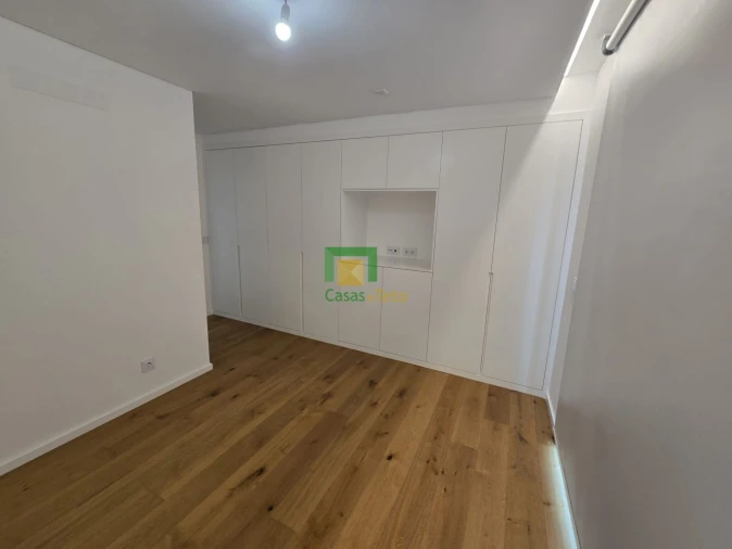 Apartamento T2 para Venda em São Martinho Foto 7