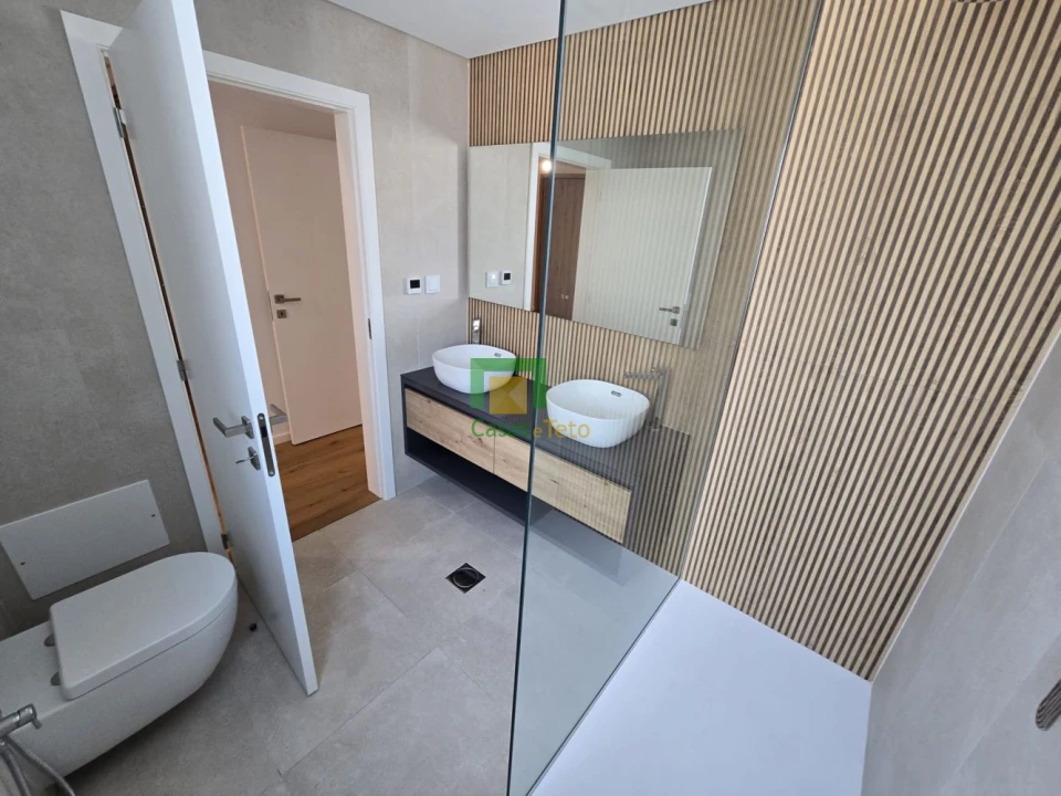 Apartamento T2 para Venda em São Martinho Foto 5