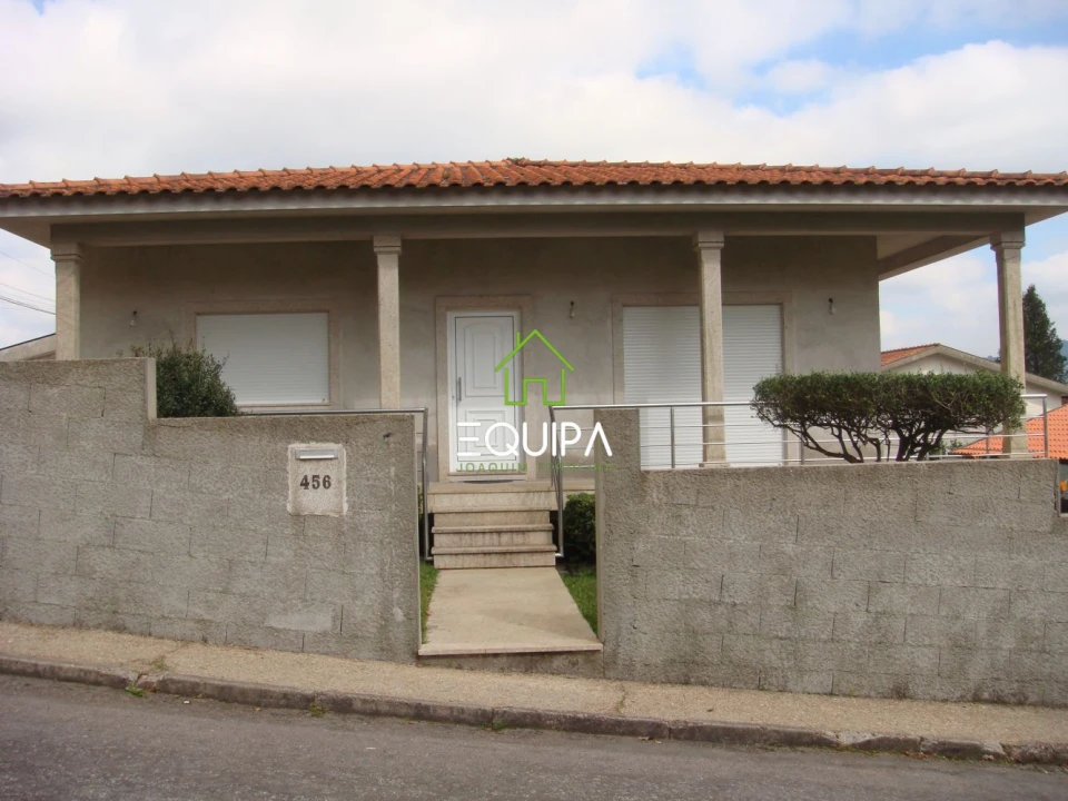 Moradia T3 para Venda em Santo Tirso, Couto (Santa Cristina e São Miguel) e Burgães Foto 1