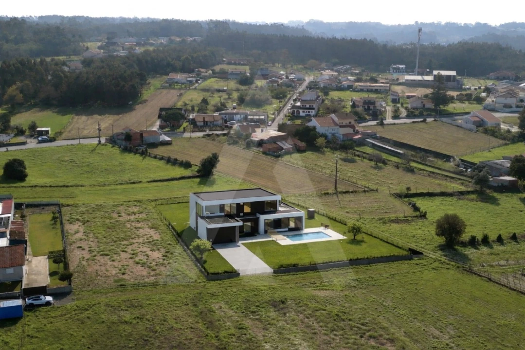 Terreno para Venda em Eixo e Eirol Foto 2
