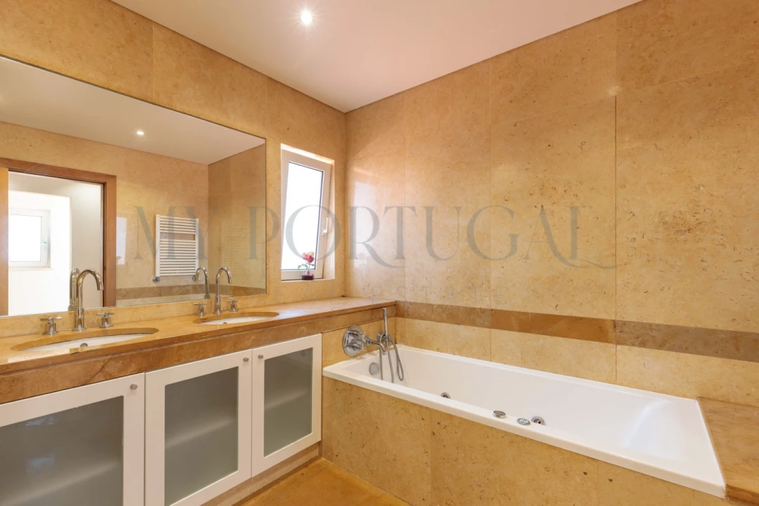 Moradia T4 para Venda em Alcabideche Foto 20