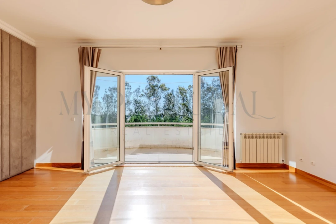 Moradia T4 para Venda em Alcabideche Foto 10