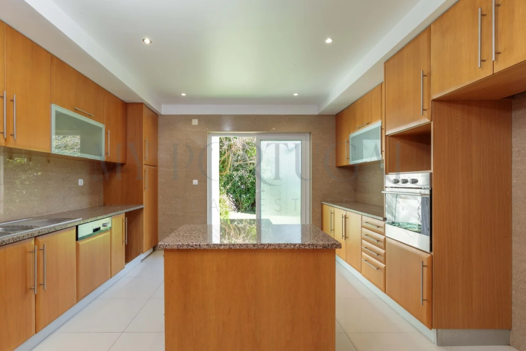 Moradia T4 para Venda em Alcabideche Foto 34