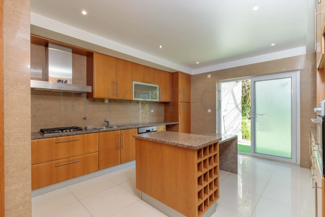 Moradia T4 para Venda em Alcabideche Foto 36