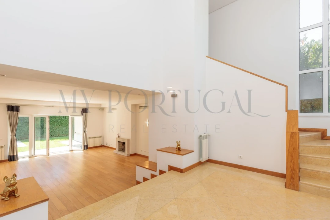 Moradia T4 para Venda em Alcabideche Foto 39