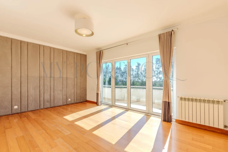 Moradia T4 para Venda em Alcabideche Foto 11