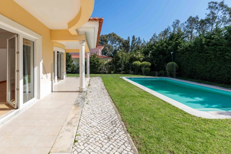 Moradia T4 para Venda em Alcabideche Foto 16