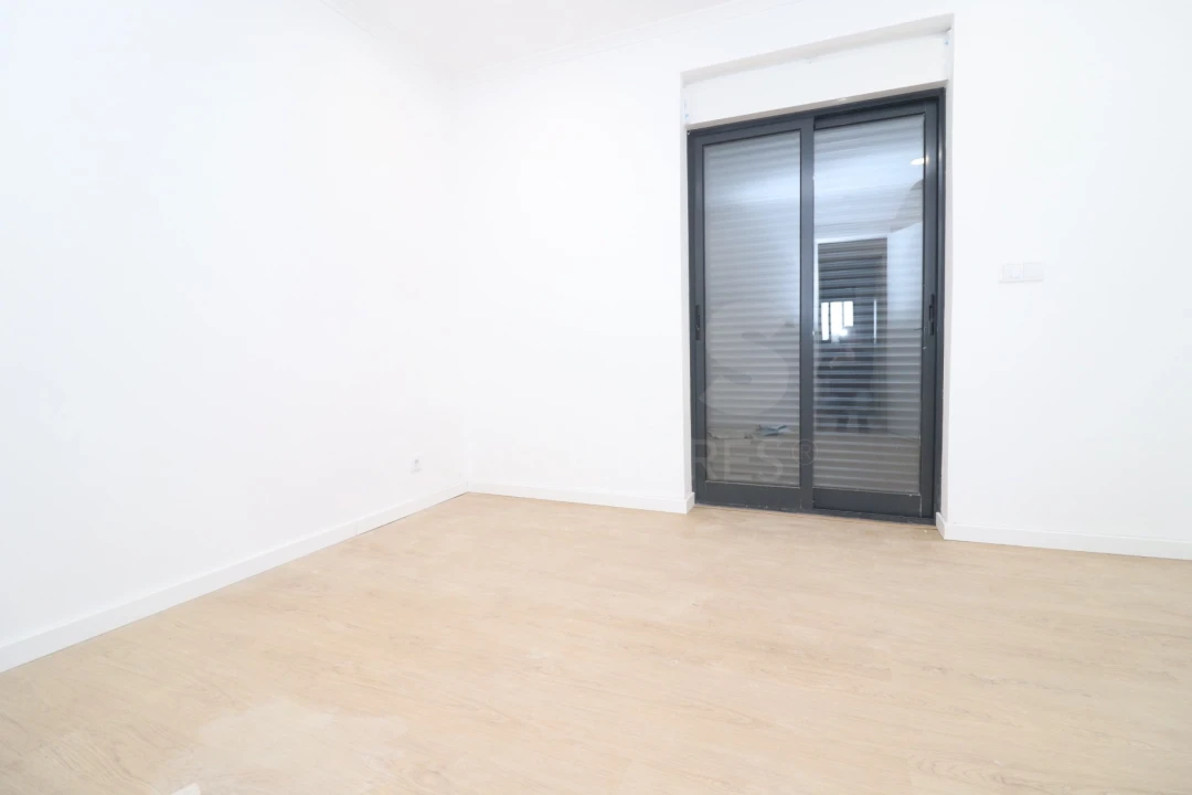 Apartamento T1 para Venda em Benavente Foto 1