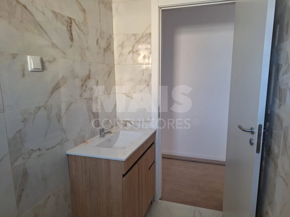 Apartamento T1 para Venda em Benavente Foto 4