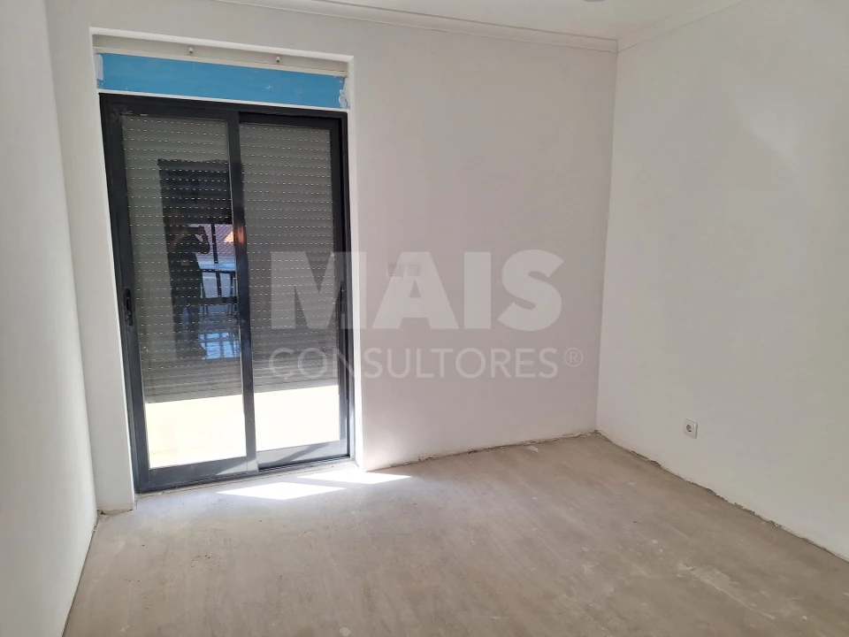 Apartamento T1 para Venda em Benavente Foto 3