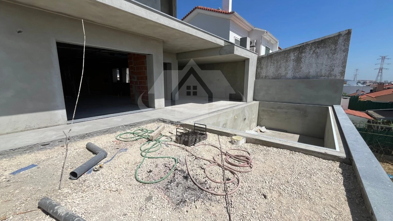 Moradia T4 para Venda em Santa Iria de Azoia, São João da Talha e Bobadela Foto 16