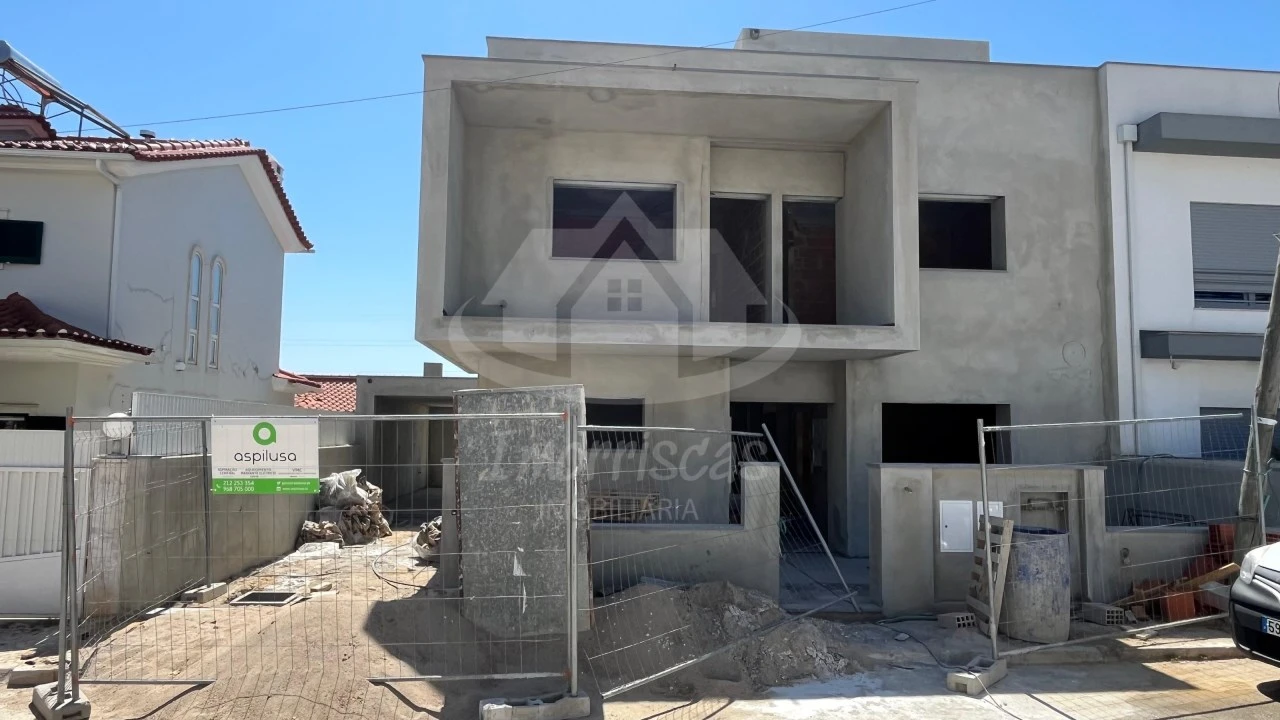 Moradia T4 para Venda em Santa Iria de Azoia, São João da Talha e Bobadela Foto 34