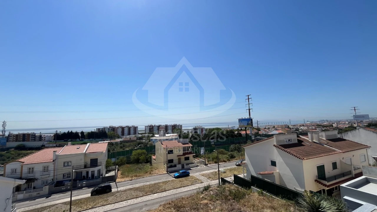 Moradia T4 para Venda em Santa Iria de Azoia, São João da Talha e Bobadela Foto 39