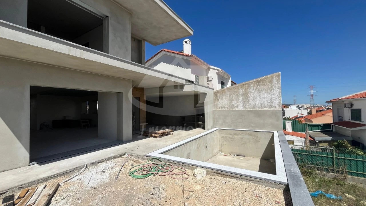 Moradia T4 para Venda em Santa Iria de Azoia, São João da Talha e Bobadela Foto 28