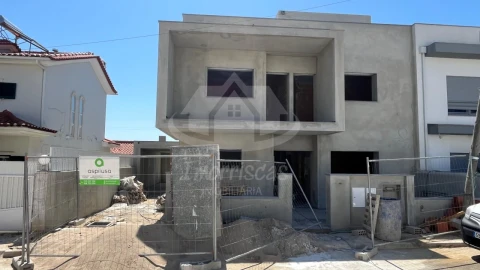 Moradia T4 para Venda em Santa Iria de Azoia, São João da Talha e Bobadela