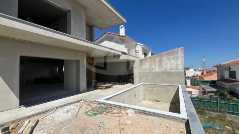 Moradia T4 para Venda em Santa Iria de Azoia, São João da Talha e Bobadela