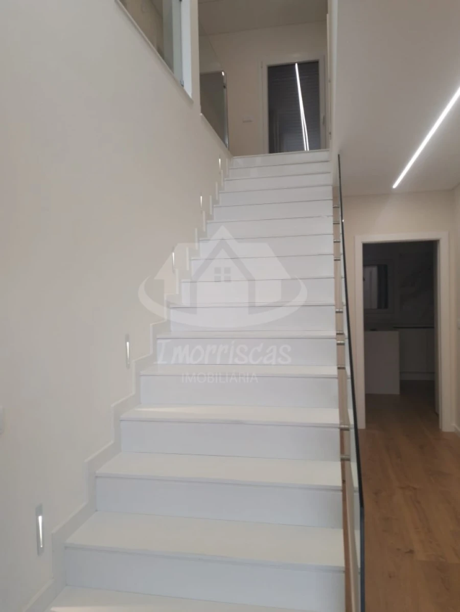 Moradia T4 para Venda em Santa Iria de Azoia, São João da Talha e Bobadela Foto 11