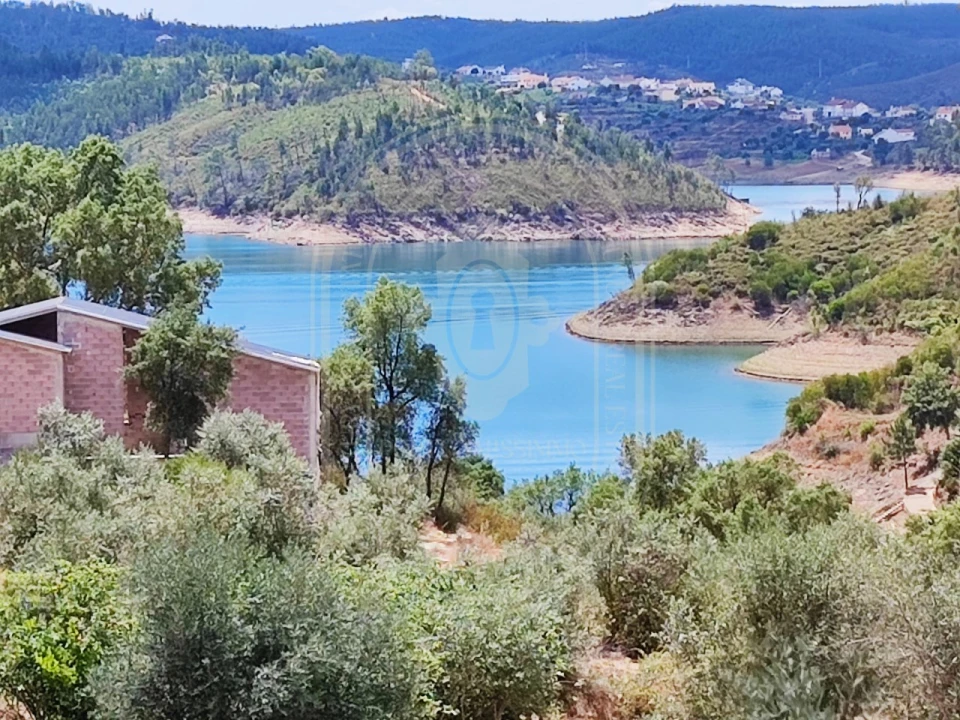 Terreno para Venda em Serra e Junceira Foto 6