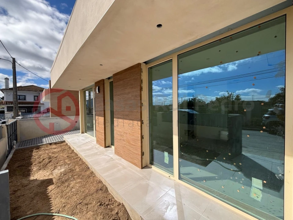 Moradia T3 para Venda em Corroios Foto 3